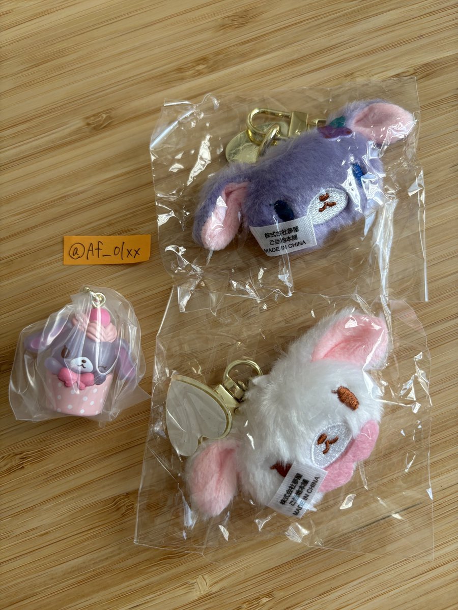 Af___01xx's tweet photo. 【交換】 シュガーバニーズ どこでも ぬいぐるみチャーム カップケーキチャーム

譲) しろうさ ブルーベリーうさ

求) ぬいぐるみ→ストロベリーうさ
      カップケーキ→ はなうさ

ぬいぐるみチャームは1点のみ求めております◎
まとめてだと嬉しいです。
検索からでもお気軽にお声掛けください！ https://t.co/8NDGAui6g0