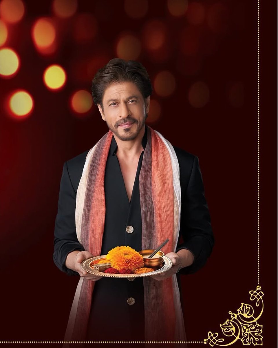 SRKforever_1's tweet photo. Latest photo of King Shah Rukh Khan from Elan Group Navratri Poster ❤🙏🚩 https://t.co/fREtzDHgmC