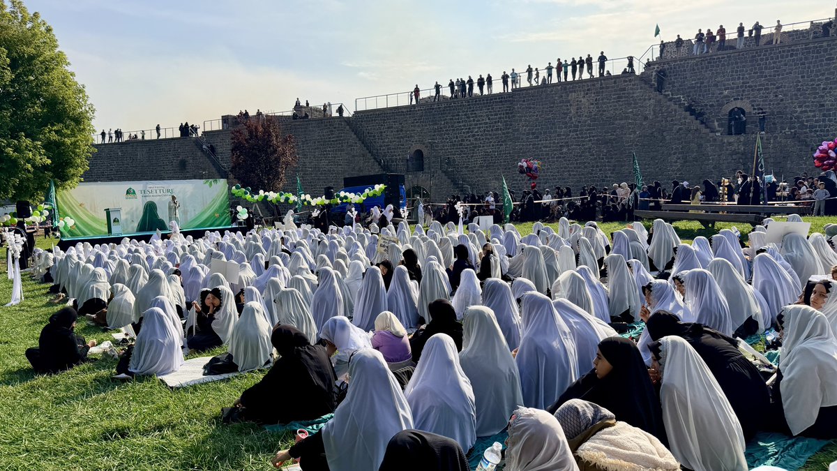 HudaPar21's tweet photo. İl Başkanımız Zeynul Abidin Gülsever, Peygamber Sevdalıları Vakfı tarafından düzenlenen “Niyet Ettim Örtünmeye, Emrin Başım Üstüne” programına katıldı.

Yüzlerce minik yavrunun tesettüre ilk adımını attığı bu anlamlı programda, çocukların heyecanı ve mutluluğu görülmeye değerdi.

Programın düzenlenmesinde emeği geçen Peygamber Sevdalıları Vakfına teşekkür eden İl Başkanımız Gülsever, bu anlamlı etkinliklerin önemine dikkat çekti.