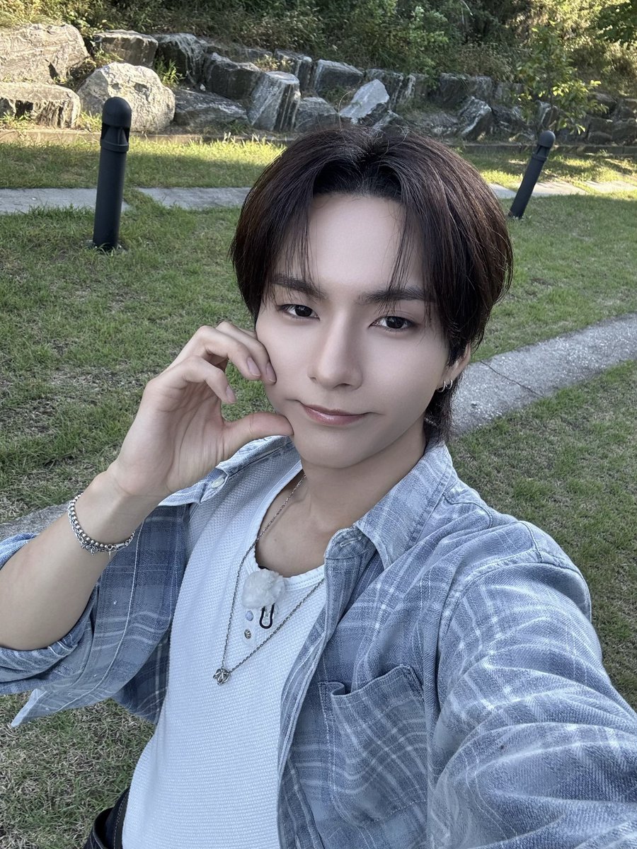XH_official tweet picture