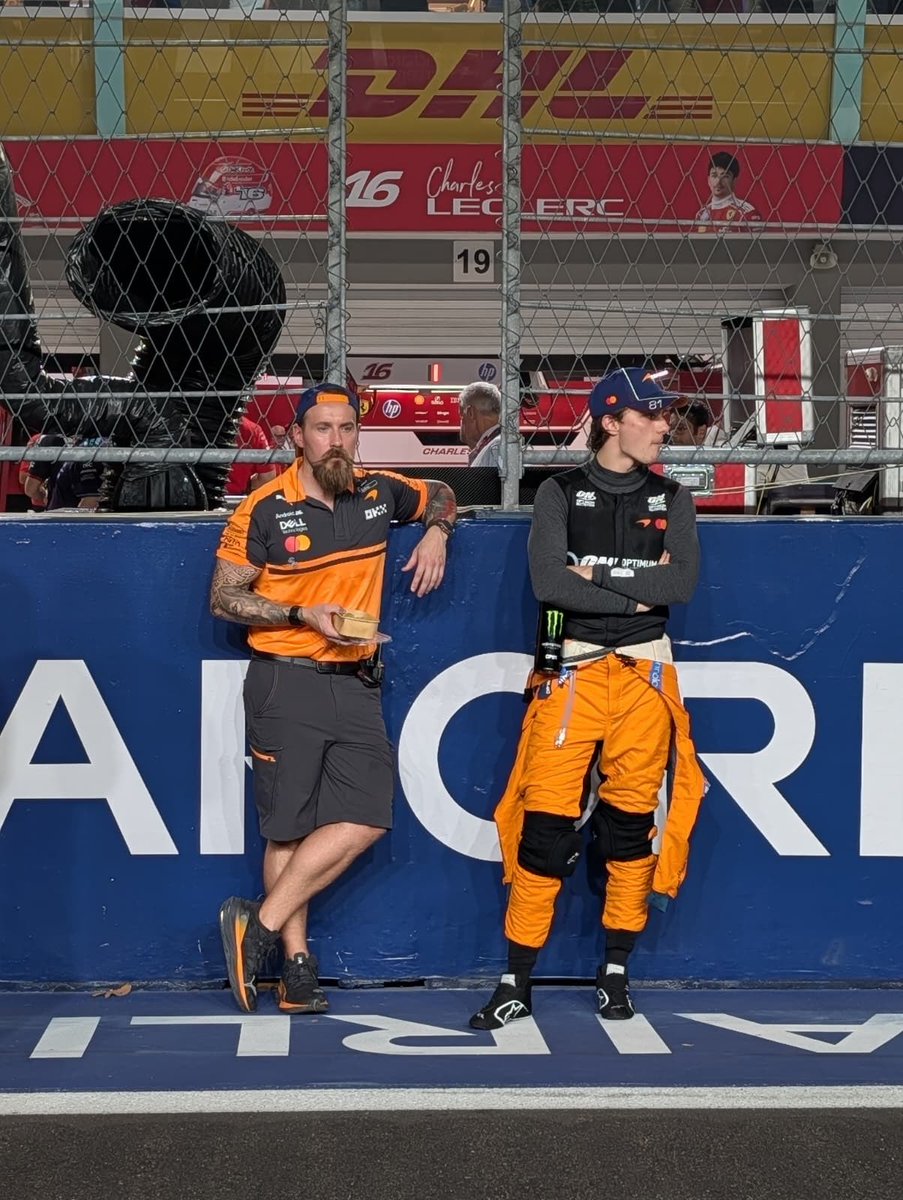 McLarenF1's tweet photo. On the grid 📍

#McLarenF1 | #SingaporeGP🇸🇬 https://t.co/4D137MUoVc