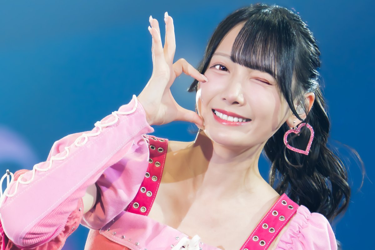 sh2110_13's tweet photo. ウィンクひとつで、人を幸せにする鈴木瞳美ちゃん、
正気を保って見てください☺️

#ウィンクの日
#鈴木瞳美 #ノイミー_カメコ https://t.co/0gUKSNJQGf