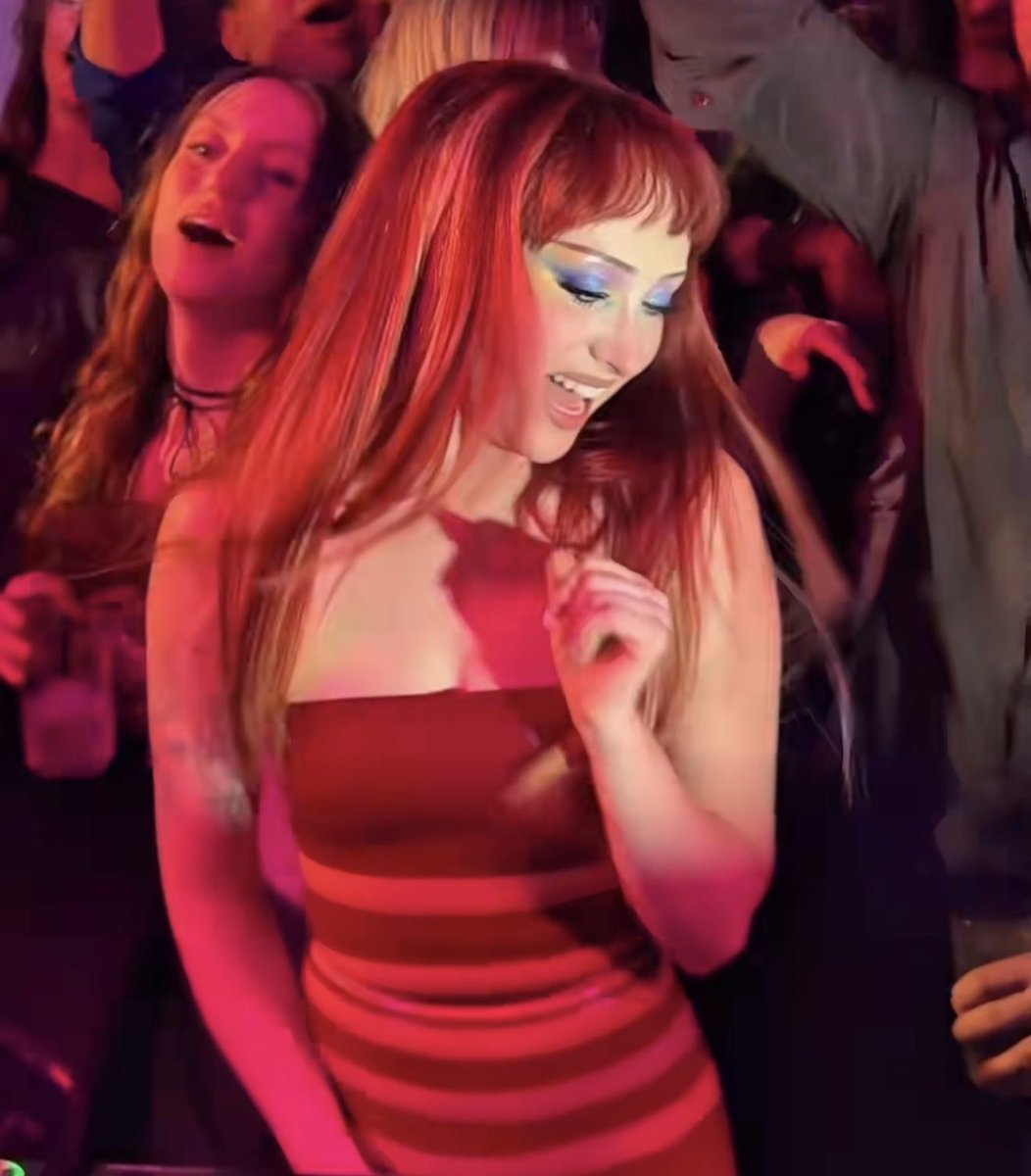 F3MININOM3NON's tweet photo. PARTYGIRL CHAPPELL ROAN IS EVERYTHING https://t.co/EgOqgbx50N