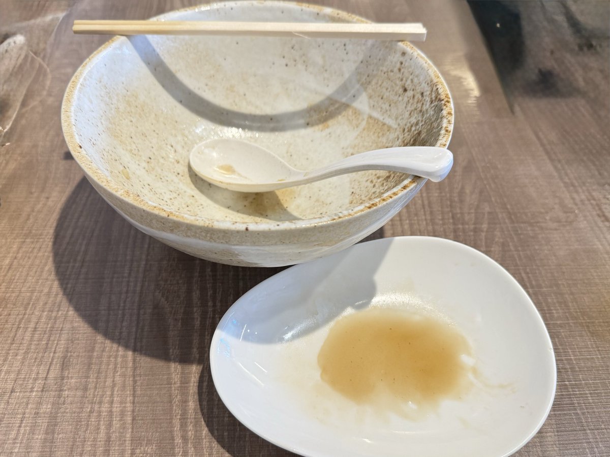Eigo1224ramenLv's tweet photo. #東大和_ラーメン大冬樹_Season2  さん

・【限定】秋刀魚中華そば+中盛り　　（替玉）

秋刀魚1.5尾分が濃縮されたスープは風味がよく、旨みが丼の中に広がっている。細麺に絡み👍
秋を感じる極みの１杯であった。🍜
美味しく完食! 🙏

#東大和市 https://t.co/ZnhCqPBEXP