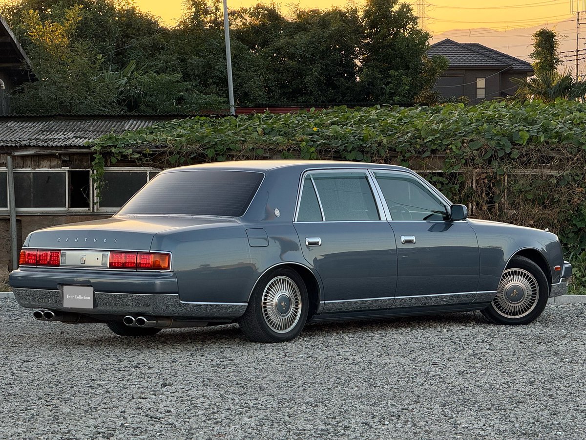 EverSpirit1986's tweet photo. 【New Stock】@神奈川 

1999年
トヨタ センチュリー
車検無し
31.4万km
瑞雲×グレー革

🌟純正ドアミラー🌟
🌟リア3面カーテン🌟
🌟純正OPライティングテーブル🌟
🌟車高調🌟
🌟ジャンクションプロデュースマフラー🌟

"50乗るならコレは欲しいな〜"をよく心得てる1台🥰

全国最安！
69.8万円！ https://t.co/cd7FLWkmSv