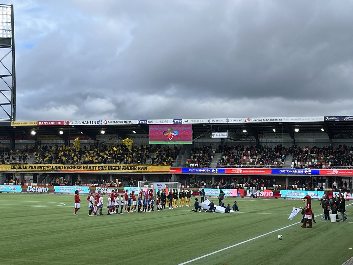 stensman's tweet photo. Endelig tilbage igen🥳
#sifach
#sldk
#rødsilkke https://t.co/HxymoQkeZO
