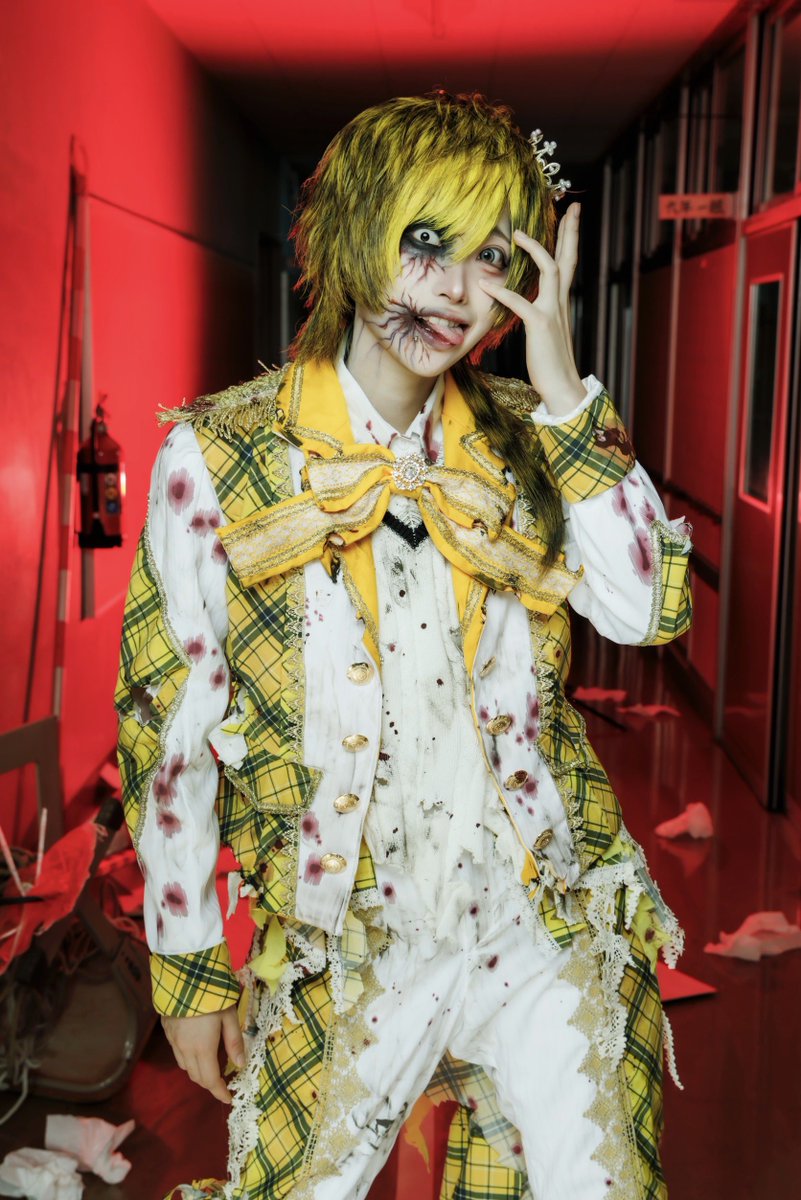 MADOROMI_IDOL's tweet photo. ╭━━━  🎀 🧟 🎀  ━━━╮
　ハロウィンビジュアル公開
╰━━━━━━━━━━━━╯

🪦 テーマ
† 王道系アイドル×ゾンビ † 

⛓️ ━━━ 2人目 ━━━ ⛓️

　　 ☠︎ 🐯猿馬虎🐯 ☠︎

⛓️ ━━━━━━━━━ ⛓️

💗🎤  𝐍𝐄𝐗𝐓…
3人目 ▶︎ 明日21:00公開 🩸

#マドロミ #ハロウィン https://t.co/Vu3iSv8ANL