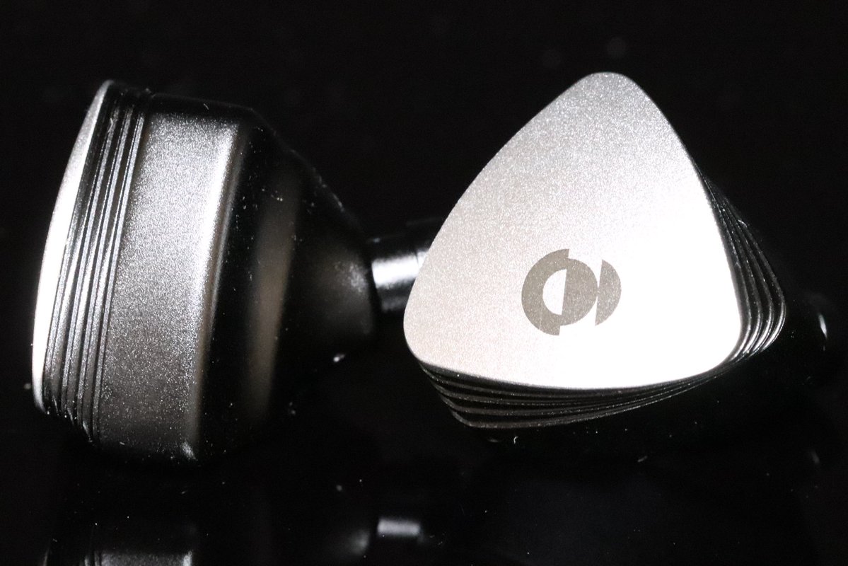 SchallXD's tweet photo. 🎁 プレゼントキャンペーン開催！🎁

日頃の感謝を込めてプレキャンを開催します！

🎧 CLAVELON DELTA（3.5mm）
抽選で1名様にプレゼント！✨

⚠️【応募前の注意事項】
発送はメルカリ経由となります。
当選者様には300円をご負担いただきます。
ご了承いただける方のみご応募ください。

🎯【応募方法】
① @SchallXD をフォロー
② この投稿をいいね＆リポスト

💜【任意】
noteのフォローもしていただけると嬉しいです！
リンク: https://t.co/Lrq7PG58Hu

📅 締切：10月24日(土) 23:59
🎉 当選人数：1名様

🎲 抽選は「あたるってぃー」を使用予定
※抽選方法は変更する場合があります。

当選者様にはDMでご連絡します📩

初めましての方も大歓迎！
たくさんのご応募お待ちしています✨

#プレゼント企画 #イヤホン