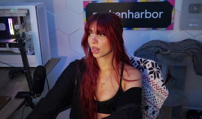 parkenharborHot's tweet photo. @parkenharbor cant wait to see parken wearing this type of tops again on streams my queen is the best goon fuel when she wears them https://t.co/Mv9xDhjNjn