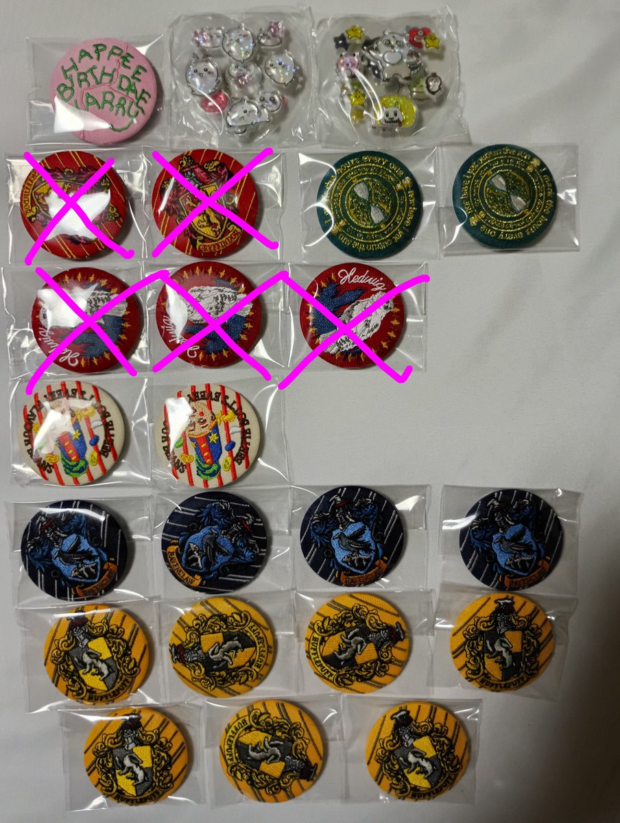 missgorigori's tweet photo. 【譲渡・交換】ハリー・ポッター　刺繍缶バッジ  ぷくちゅるシール

譲→ハリーポッター（ハッフルパフ、レイブンクロー、百味ビーンズ、タイムターナー、ハッピーバースデー）
ちいかわ、ＭＩＸ

 求→スイミーのめじるしor定価（ハッフルパフは300円でお譲り致します）＋送料 

続き↓ https://t.co/mHTVzDJaBZ