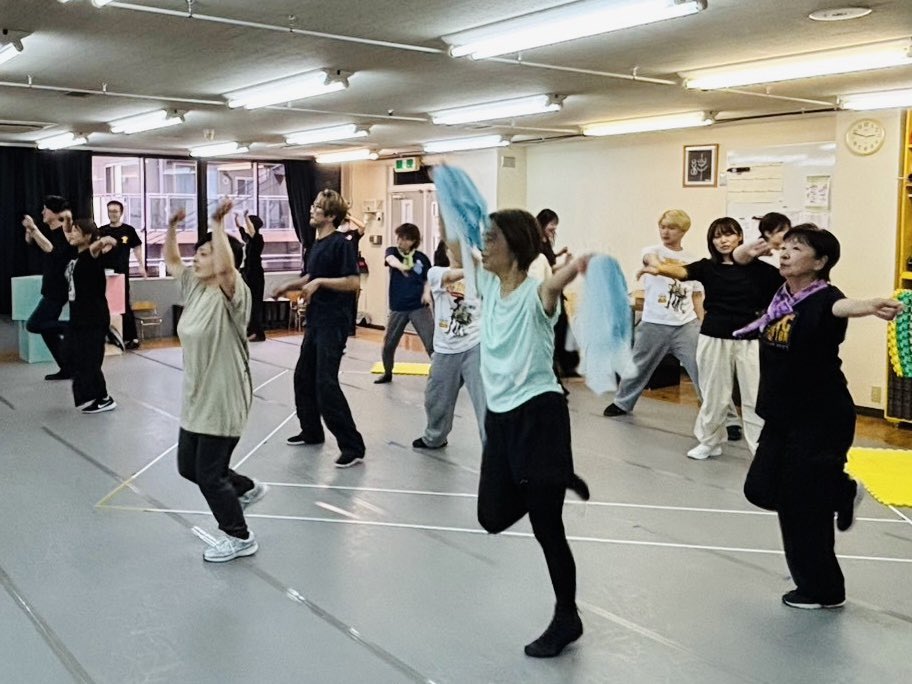 Pegg33378696's tweet photo. なつです。
今日は合同ロング稽古でした。
ダンスの振付→スタッフミーティング→役ごとの話し合い→夕飯→ステージングと盛りだくさんでした💦
ダンスの振付は始まったばかり、これからどんどん振付つくので復習しないと！！ https://t.co/cmu9VKpfZz