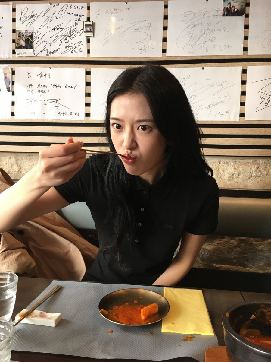 puru_dd's tweet photo. 내 때지 이번파리 얼마나재밋엇으면 인스타게시물도7개나올렷고,  음식과의투샷오백장찍은거 욘나투명강아지ㅜㅜ
(그리고 유진이 약간맛있는거마니먹으면 재밋엇다고하는거가틈...ㄹㅇ먹보속성) https://t.co/wtnZWsenjt