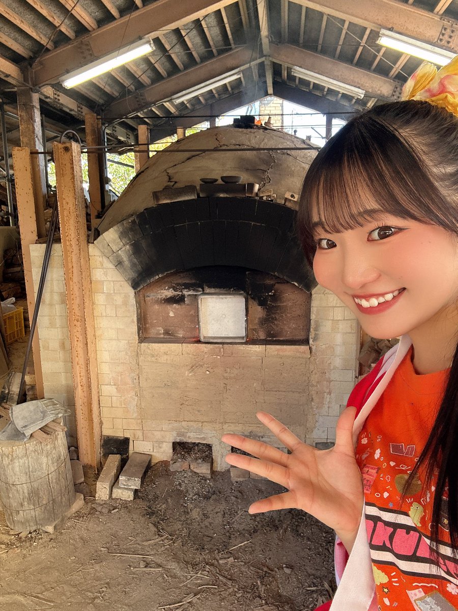 hiyori___sakura's tweet photo. 🌸 #RENEW 3日目🌸

土殺しこの3日間でちょー上達した気がする！！そして色んな方に体験していただけて嬉しかったなぁ🫶🏻
窯焚きの最後の〆である大焚も見させていただき、感動(ᐢ ̥_  _ ̥ᐢ)黒く焼き上げるために最後一気にたくさん薪をいれて酸欠状態にさせるらしい💭

 来てくれたみんなありがとう♡ https://t.co/c4sbL6B7kR