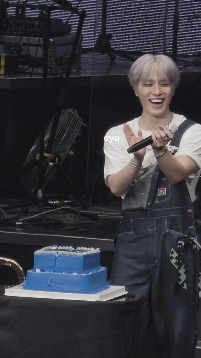 hanniesaurs's tweet photo. the staff surprised Dino with a cake and they put a ribbon oh him 😭 https://t.co/5XZXBcIGa7