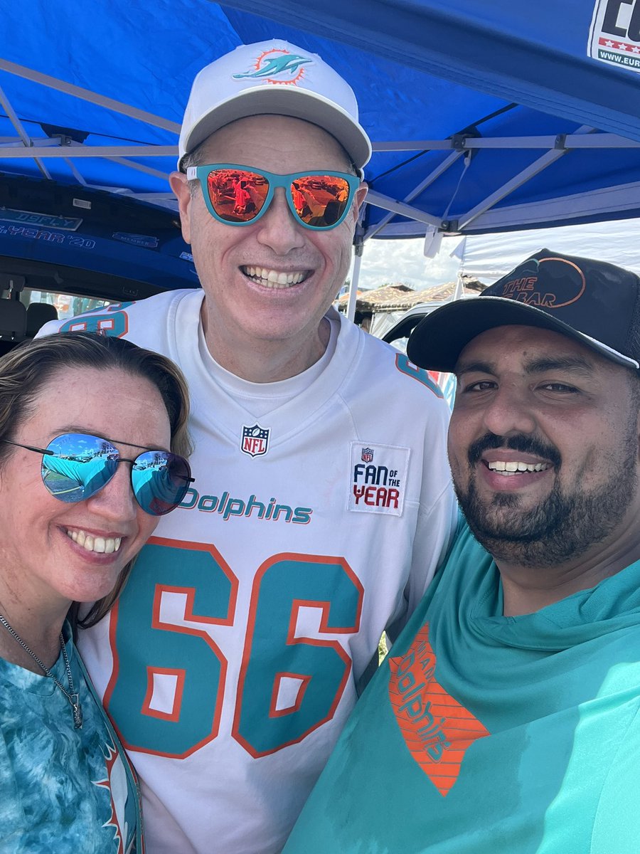 Honorary_Titan's tweet photo. Happy Birthday @ian693 glad to call you a friend and brother for life!! Love you man!! 🥳🎂 #GetBusyLiving #PhinsUp https://t.co/LsGq2Zt9zE