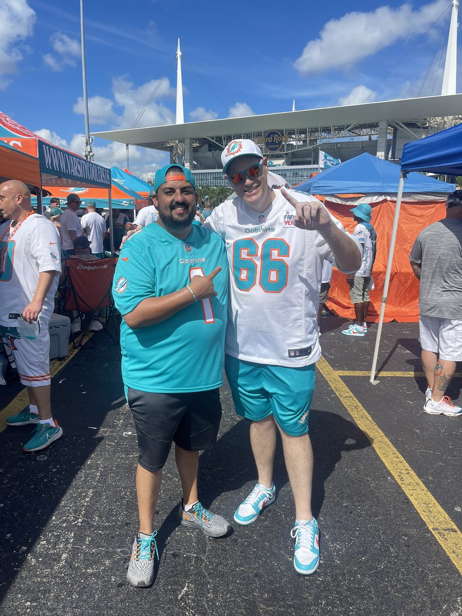 Honorary_Titan's tweet photo. Happy Birthday @ian693 glad to call you a friend and brother for life!! Love you man!! 🥳🎂 #GetBusyLiving #PhinsUp https://t.co/LsGq2Zt9zE