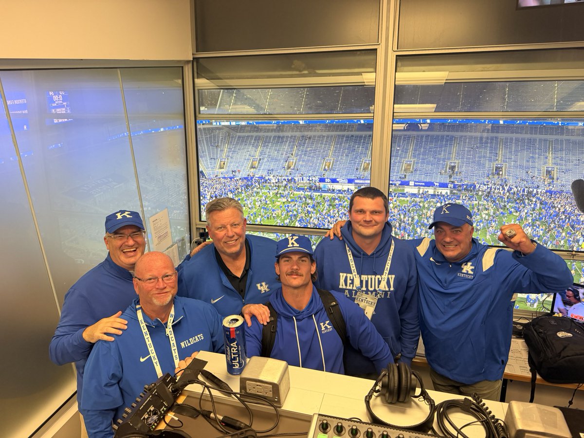 LBStenberg's tweet photo. Cats by at least 1.. https://t.co/UdssKinfTB