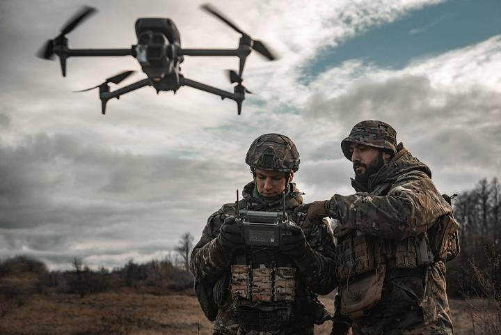 uatv_es's tweet photo. Las Fuerzas de Defensa de Ucrania atacaron una unidad de reparación rusa, depósitos de suministros militares y concentraciones de tropas en territorios temporalmente ocupados de los óblastes de Donetsk y Lugansk.

#UATVEspañol https://t.co/fvNssCAQWn