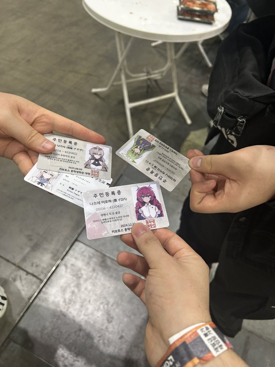 OwO188e4's tweet photo. 오늘의 일기 
(굿즈는 집 가서 정리할게요~) https://t.co/08xB2YKdIj