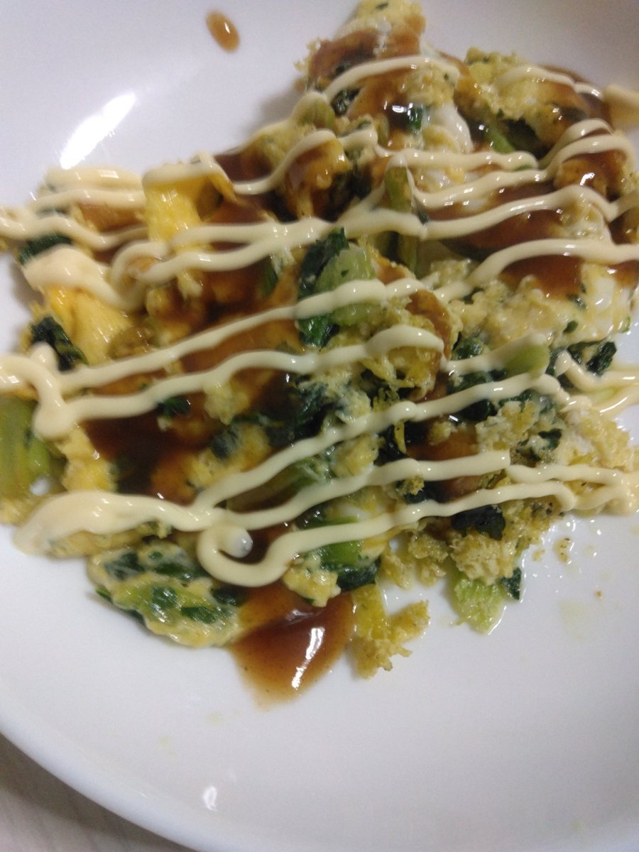 Pero3355's tweet photo. #ペログルメ
 #夜ご飯
 #ピーマンの肉詰め
 #卵焼き
 #サラダ
肉ぴー、小松菜入り卵焼き、てんこ盛り大葉のキュウリとカニカマサラダ！ https://t.co/a1enrcQI2B