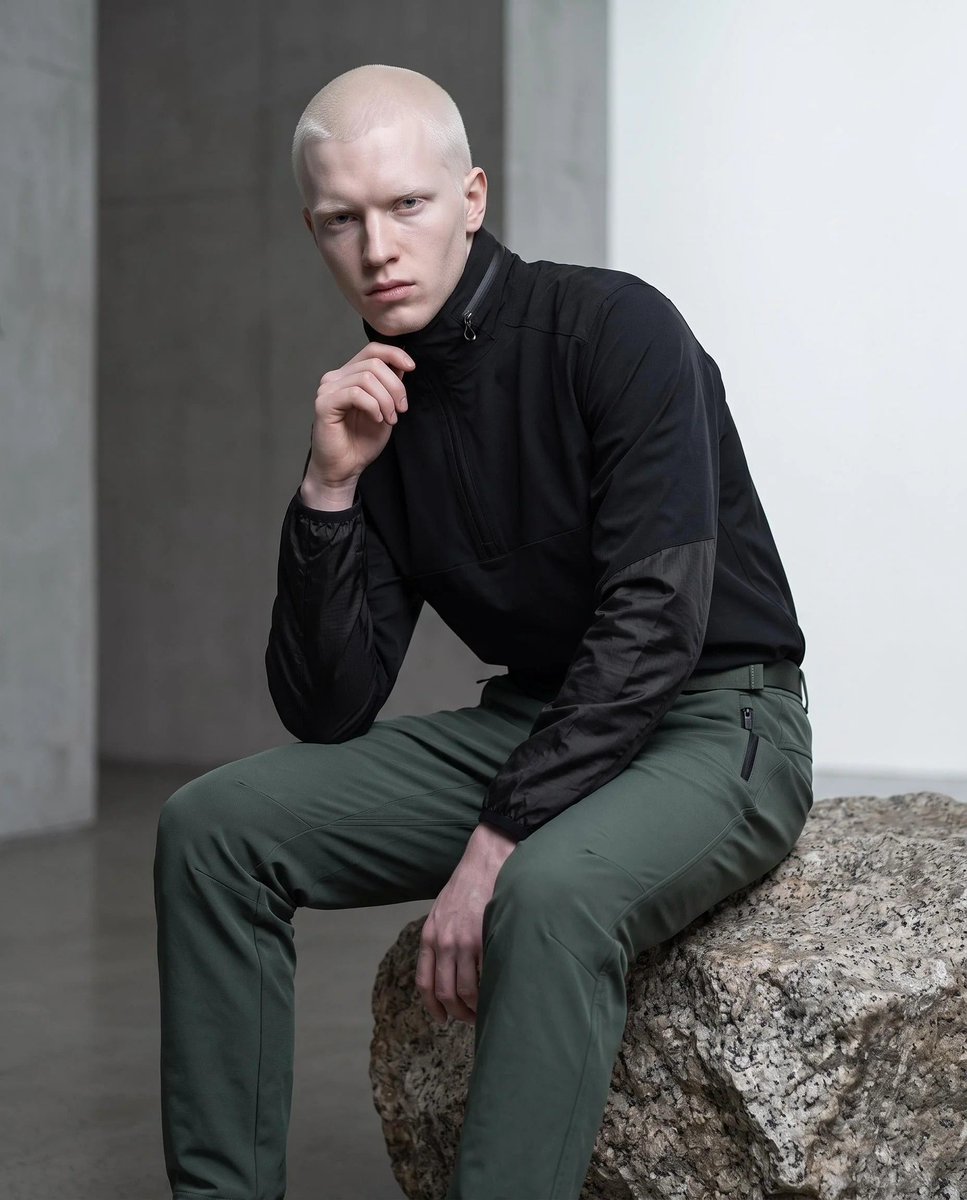 on_model_ai's tweet photo. Luxury trail-tech proves that gorpcore was never about the outdoors—it’s about wearing industrial design as status. @LoeweOfficial hit the nail on the head. Would you drop $900 to walk on wet pavement?
#onmodel #Gorpcore #LuxuryFootwear #Techwear https://t.co/396IBO0pJC