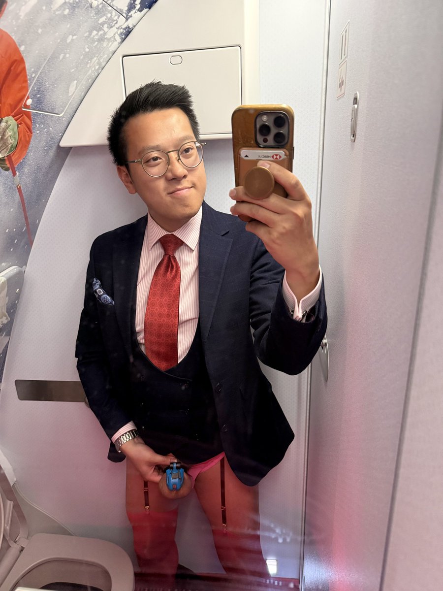 OnlyDapper's tweet photo. Nothing I love more than flying suited and locked 😈✈️🔐👔

See more on https://t.co/gB4TluS0F9 

@KINK3Ddesigns @GayChastityRTs #gaychastity #teamlocked #lockedandsuited #malechastity #lockedcock #cagecheck #suitfetish #gaysuit  #suitedmen https://t.co/11pJBr0vv4
