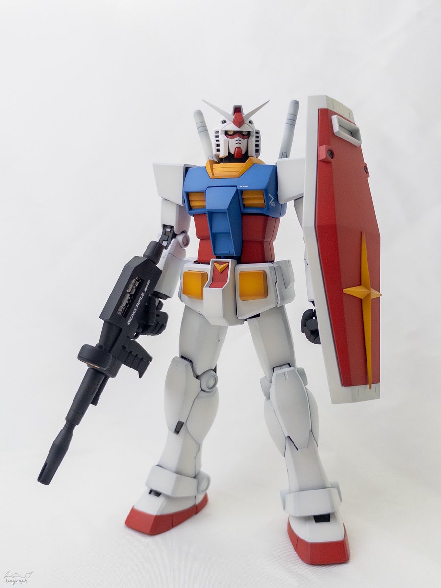 BanagherLinks_d's tweet photo. 【MG 1/100 RX-78-2ガンダム Ver2.0】
完成！！🎉✨

今回のテーマは「何もしてないのになんかめちゃくちゃいい！」です！！！！

ツリーにも数枚載せておきますので是非みてやってください✨↓↓（1/3）
#ガンプラ https://t.co/uuX3uDQJX5