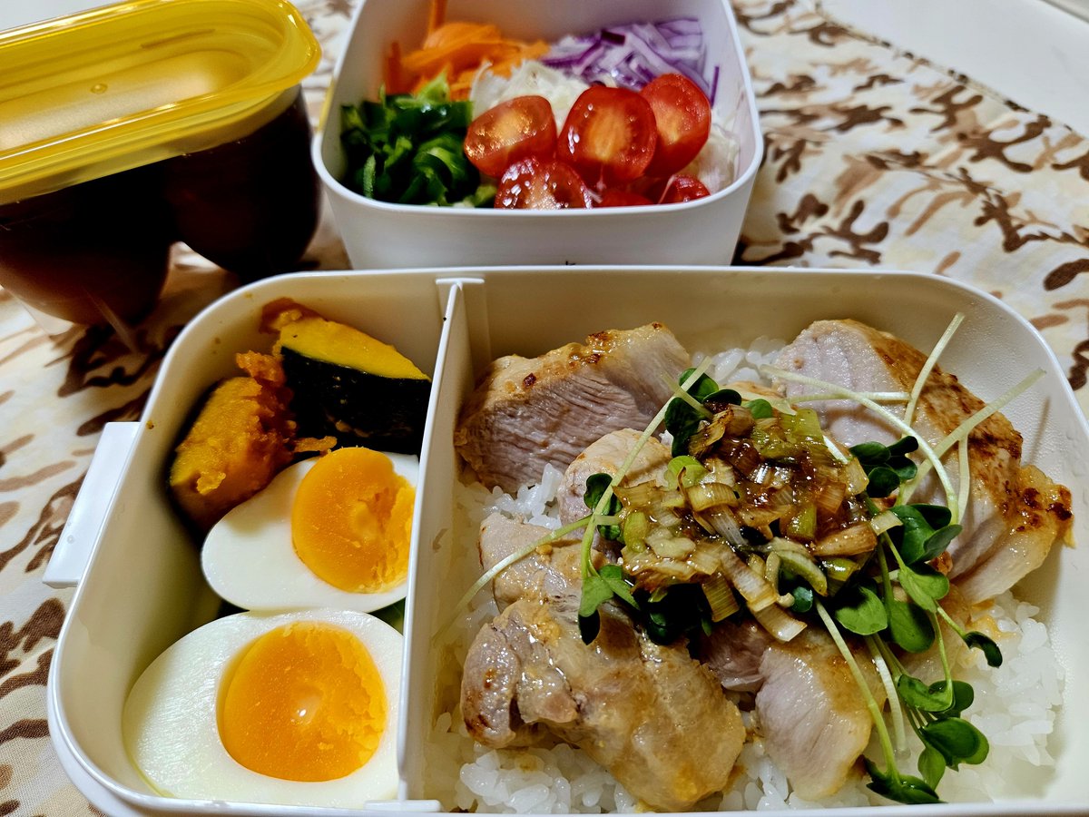 KOLOKOROSUKE's tweet photo. 明日は、豚の味噌焼き丼
最近、カイワレ大根ちょっと乗せがマイブーム🌱
めんつゆで味付け玉子仕込みしておいたので、宣言します！
明後日のお弁当には味付け玉子In
#お弁当記録 https://t.co/t0lfr8BHjR