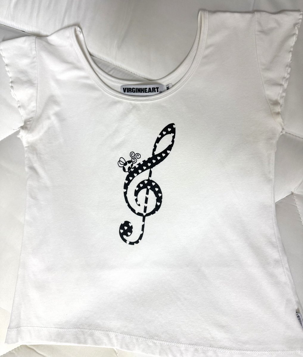 Koilily0's tweet photo. vgh melody 🎼 (M) 
📩  200 บาท(จาก 690 ) 
🪷 มีรอยเหลืองตรงแขนคับ เอาไป���ักน่าจะออกนิดหน่อยอยู่ 

#ส่งต่อเสื้อผ้า #ส่งต่อstylist #ส่งต่อvgh #ส่งต่อsisterfabric #ส่งต่อadidas #feelfree https://t.co/hLG8CxIlcu