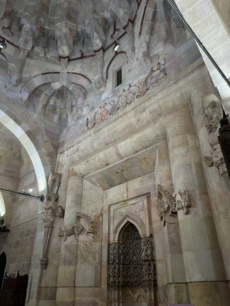 _berkejik's tweet photo. dehşet-ül vahşet güzel bi yer ( divriği ulu camii ) https://t.co/uHywlaPBbO