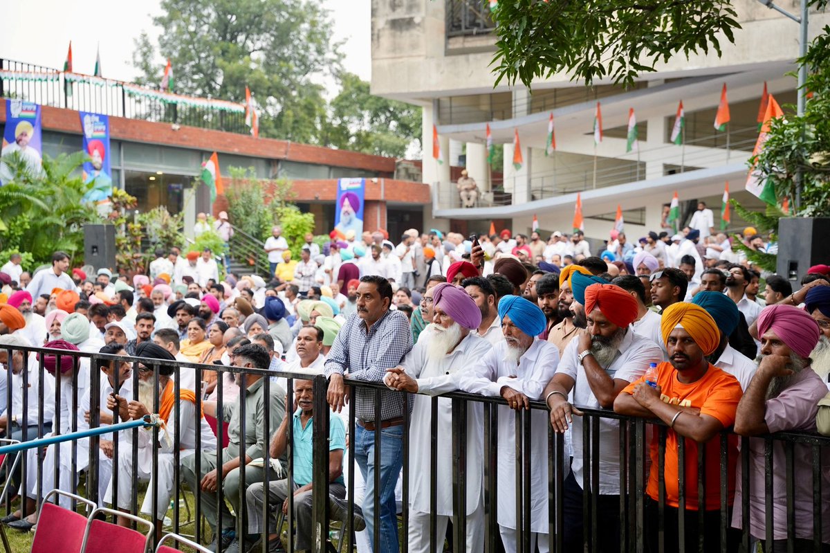 SachinPilot's tweet photo. पंजाब कांग्रेस ने आज एक नई ऊर्जा और नए संकल्प के साथ आगे बढ़ने का संकल्प दोहराया है।

प्रदेशाध्यक्ष @PargatSOfficial जी के साथ हम सब मिलकर पंजाब की जनता की उम्मीदों पर खरा उतरने के लिए प्रतिबद्ध हैं।

पंजाब को एक नई दिशा देने के लिए हम सभी प्रतिबद्ध है ।

जय कांग्रेस, जय हिंद! 

@RahulGandhi @kcvenugopalmp @priyankagandhi @CHARANJITCHANNI  @Partap_Sbajwa  @RajaBrar_INC   @Sukhjinder_INC  @VijayIndrSingla   @SurajThakurINC @Dalvi_INC @INCIndia @INCPunjab