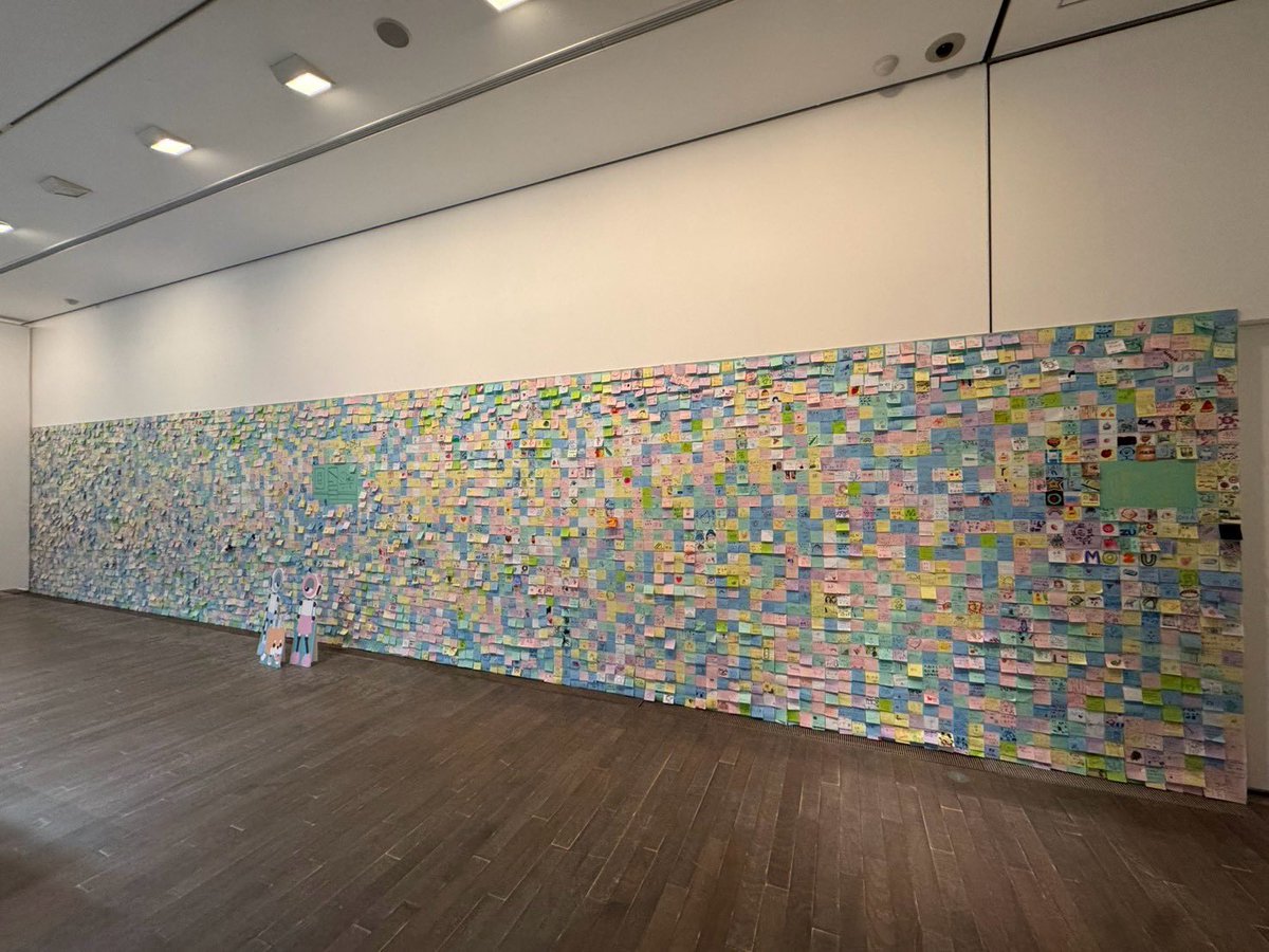 rokubunnnoichi's tweet photo. Mozuミニチュア展in金沢が無事終了しました！ご来場くださった方ありがとうございます。

そして、出口にあるメッセージコーナーが凄いことに！皆さんの温かい感想で壁一面が埋め尽くされていました！

次は11/6から静岡で開催します！詳細はツリーから↓ https://t.co/cSlo7dO6kF