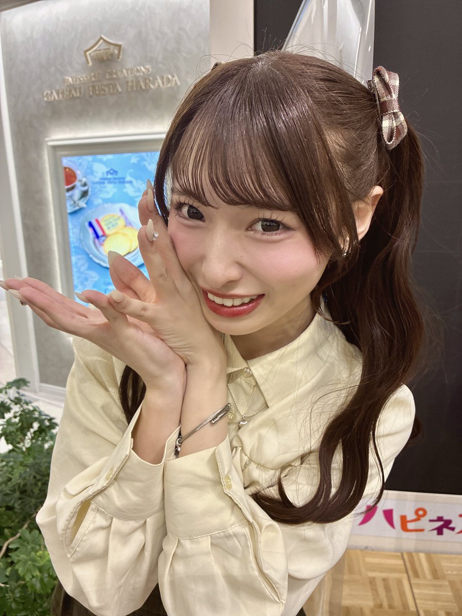 YuUltra24162's tweet photo. なんばHatchぶりに怜音ちゃんに会えた☺️
秋の装いが似合う、正統派美女でした🍂✨

#今日のしゃとね https://t.co/gcEQ7IomXo