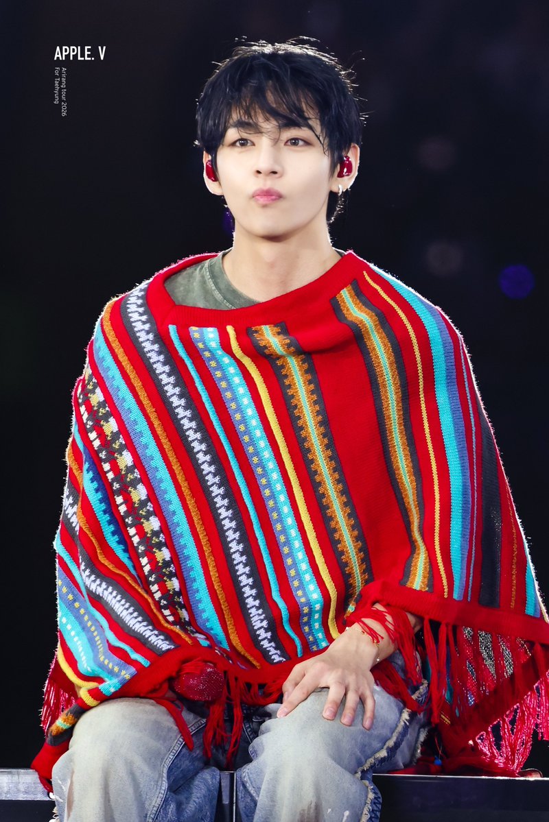rozhanhamdithv's tweet photo. @archivefortae TAEHYUNG IS SO BEAUTIFUL IT’S ACTUALLY UNFAIR. LOOK AT THOSE FEATURES. 🫠🔥 https://t.co/YShrmheSZU