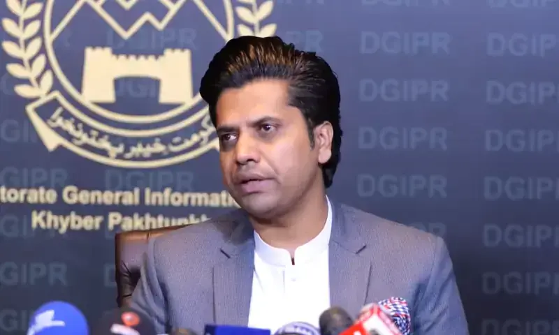 BBCUrdu's tweet photo. حکومت قربان کر دی مگر پختونوں کے سر کا سودا نہیں کیا، پورا خیبر پختونخوا پشاور پہنچے: سابق صوبائی وزیر اطلاعات شفیع جان
مکمل تفصیلات: https://t.co/UNsn7q6okq https://t.co/rtjYwLs84r