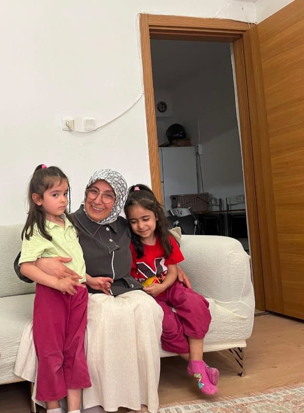 AKKadinSisli's tweet photo. Kız çocuklarımız, geleceğimizin umudu ve yarınlarımızın en kıymetli değerleridir. Sevgiyle büyüyen, mutlulukla gülümseyen tüm kız çocuklarımızın 11 Ekim Dünya Kız Çocukları Günü kutlu olsun. 🌸 https://t.co/WgixSjqTTm