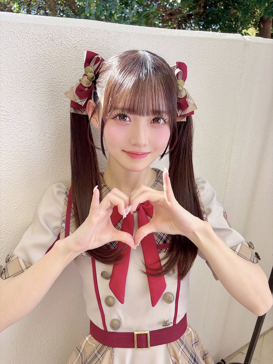 momonamatsumoto's tweet photo. リリイベありがとうございました☺︎︎︎︎🫶🏻

ライブ中のコールやバースデースローガンなどなどみんなの熱量と愛にすごく感動してお誕生日のお祝いの言葉もたくさんいただけて本当にうれしかったです🥹🎉

23歳ラストの日に大好きなメンバーと大好きなファンのみなさんとももぐみさんと一緒にこんなに楽しい思い出を作ることができて幸せです🎀

今日の最後の挨拶のときのハートブーケのDメロでみんなで一緒にももなんコールをしてくれたのも、すごくうれしかったです- ̗̀ 🗣あのコールが大好きだから最高でした✨

はける時もみんなが＼おめでとう！／って言ってくれて、うれしくて感極まって思わず涙が出ちゃいました😭 

#かわいいは常識 初披露どうだったかな？みんなに聞かせたいし見てもらいたいな♡

ぽるすばんぐみさんも応援ありがとう🍑⋆*
#高嶺のなでしこ

🎀🎀今日もすき？🎀🎀