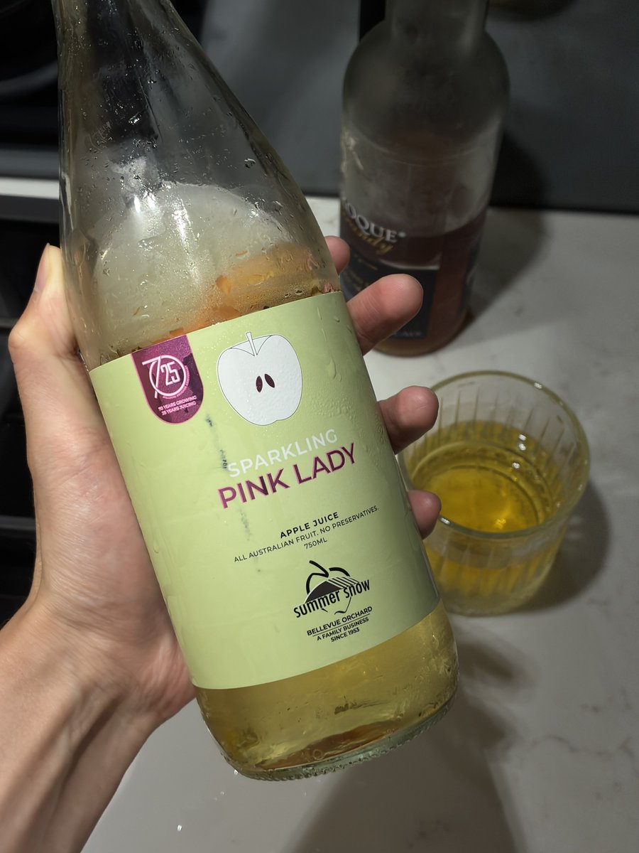 Magp1ess's tweet photo. 气泡感很足但是苹果味有点太淡了…真是轻信小红书了 https://t.co/3aQFFApxEt