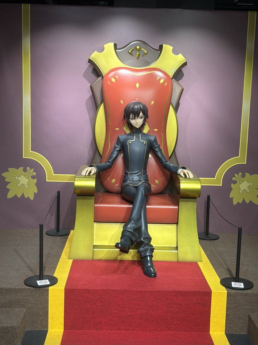 sirius07alter's tweet photo. 私が第99代皇帝、ルルーシュ・ヴィ・ブリタニアである！

という事で池袋に行く予定があったので、ギアス20周年展を観て来た。

ラフの描き込み具合がすげえ細かい…自分としてはKMFは飛ばない方が…

新作も楽しみにしてます。

駆動キーはUSBのやつも作って…

#コードギアス20周年記念展 https://t.co/FTAdxDcLjy