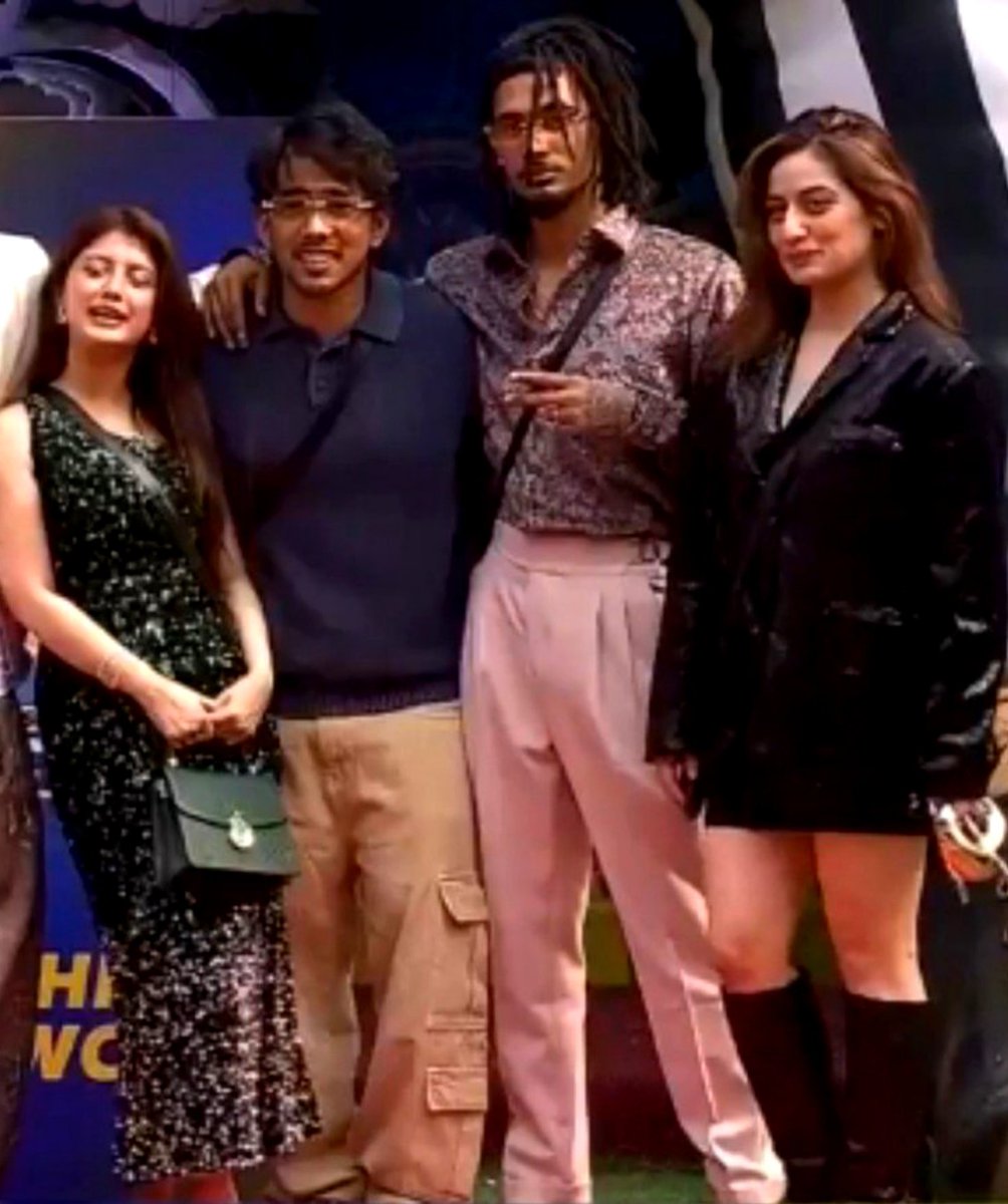 mallikadilfareb's tweet photo. @Craneberry77254 @HotstarReality @_arishfakhan_ The neutral audience know when it's real...only one pair in the above options is...keep supporting Yungdu-Aaru 💕 and #YuTi too https://t.co/uM1YD2yRjf