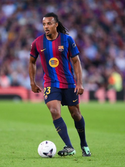 90minutes040's tweet photo. 🚨🚨 OFFICIEL !!! JULES KOUNDÉ 🇫🇷 EST DEVENU LE FRANÇAIS LE PLUS CAPÉ DE L'HISTOIRE DU BARÇA !!! 🥇💙❤️

Titularisé face à Getafe pour son 194e match sous le maillot catalan, il dépasse Éric Abidal (193).

Le top 3 :

🥇 Jules Koundé (194)
🥈 Éric Abidal (193)
🥉 Dembélé (185) https://t.co/3QYgBIGjN1