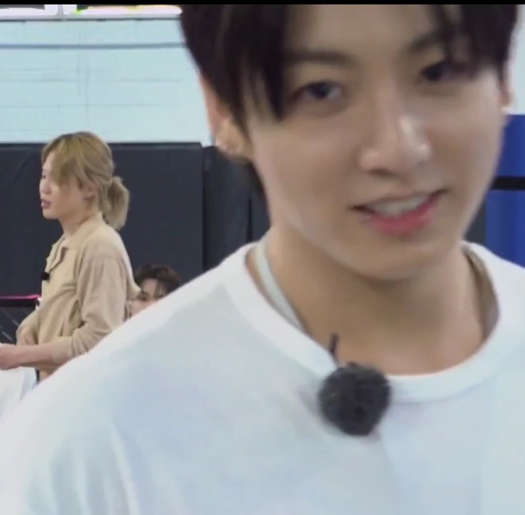 love_koomi's tweet photo. 🐰: guys, why are you all staring at my boyfriend? 🤨 https://t.co/8iRzNuLMwt