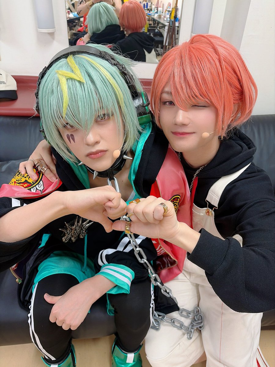 lo2q_SHO's tweet photo. 同世代の2人とパラステで出会えて幸せです🍀

支えてくれたかわいいゆうくん

ずっと一緒に試行錯誤したれんれん

今まで以上に新鮮な心でパラステできました。これからも楽しみだし8チームでライブしたい！

#パラステ https://t.co/3TogKlyTWL