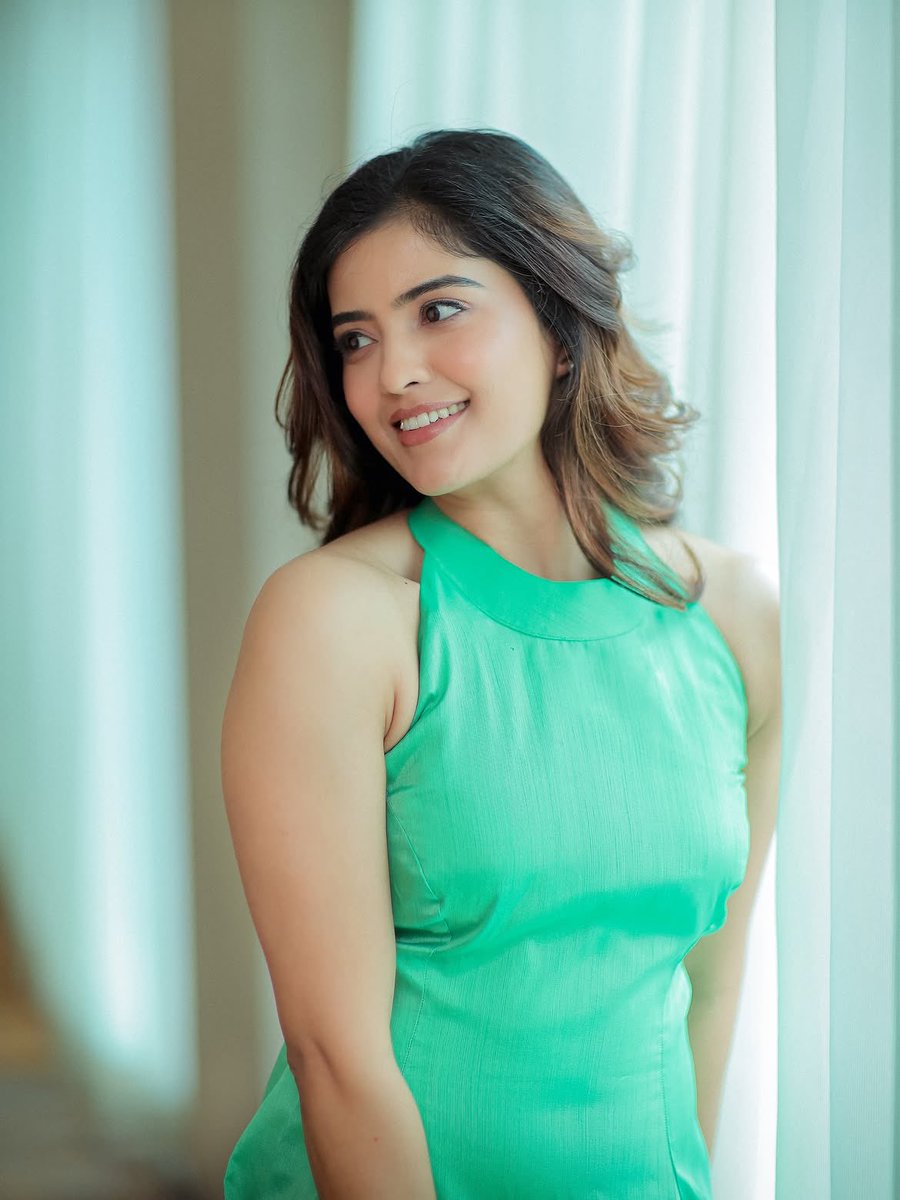 Slayersslot's tweet photo. Amritha Aiyer in green… effortlessly stealing the entire spotlight 💚✨ https://t.co/69bDvZ5EZi
