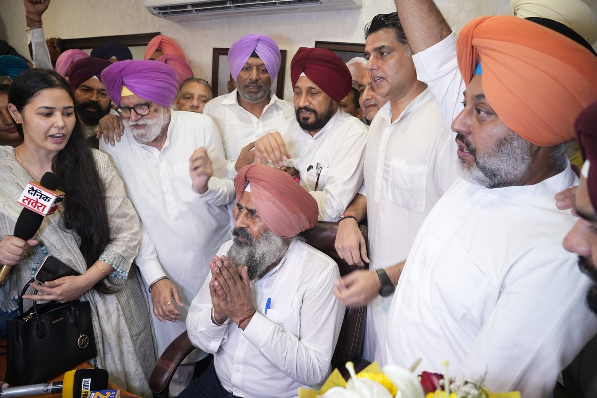 PargatSOfficial's tweet photo. A day of gratitude, responsibility and renewed commitment as I formally assumed charge as President of @INCPunjab at Punjab Congress Bhawan, Chandigarh, in the presence of the entire Punjab Congress leadership.

I am deeply grateful to all senior leaders, colleagues and party workers for their unwavering support, trust and blessings. Your faith strengthens my resolve to serve Punjab and its people with sincerity, dedication and commitment.

Together, with unity, collective strength and renewed determination, we move forward towards building a stronger Punjab and a brighter future for its people.

The journey towards Mission 2027 begins with a shared resolve and an unwavering commitment to Punjab. 🙏

#Mission2027 #PunjabCongress @SachinPilot @RajaBrar_INC @Partap_Sbajwa
@CHARANJITCHANNI @Sukhjinder_INC @VijayIndrSingla @SukhpalKhaira @RanaGurjeetS @RanakpINC
