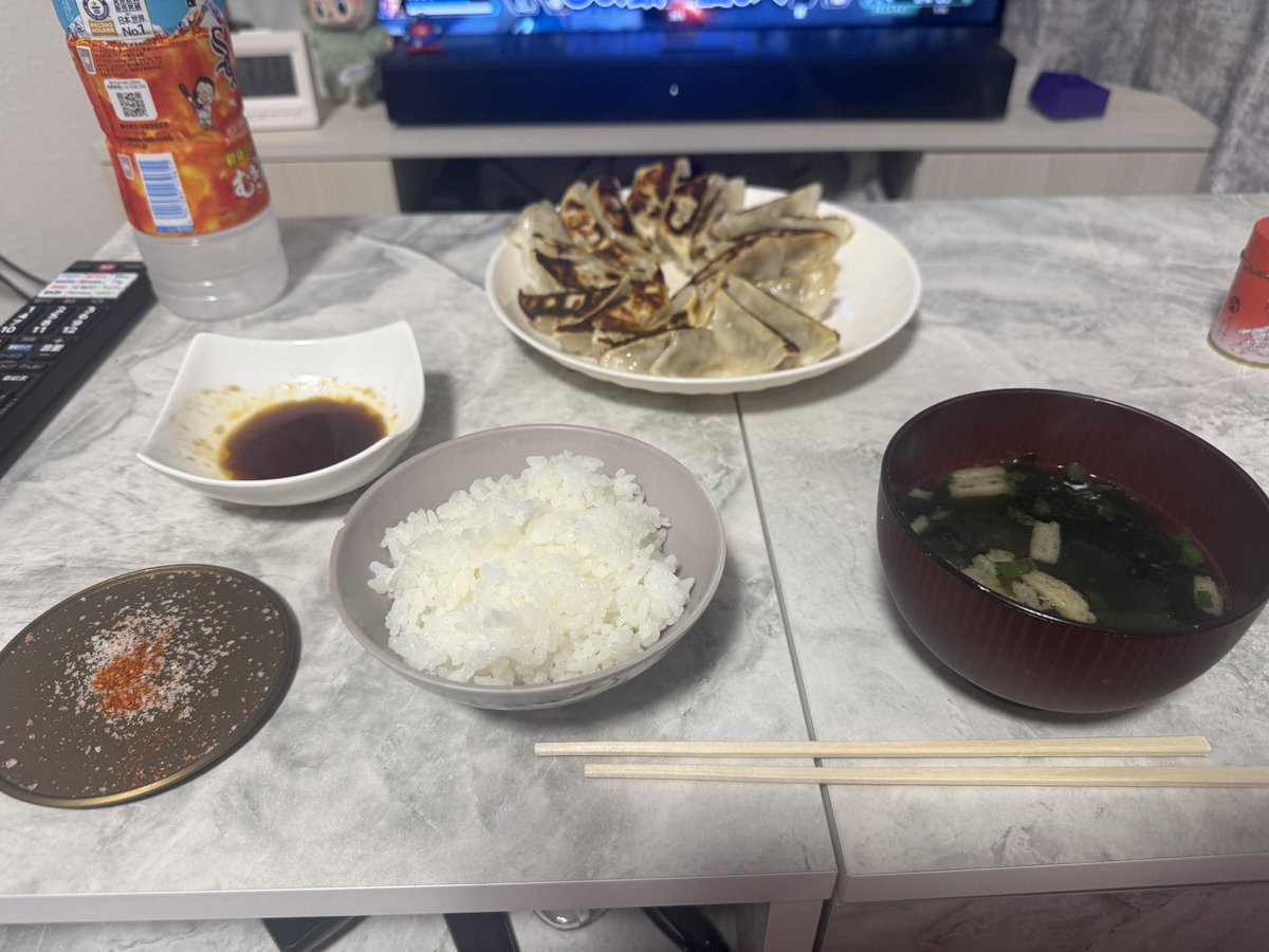 gengen_game's tweet photo. 餃子は晩御飯
今日の酒カシスオレンジ🥃
カシス1
オレンジ9 https://t.co/73ed1IMe2i
