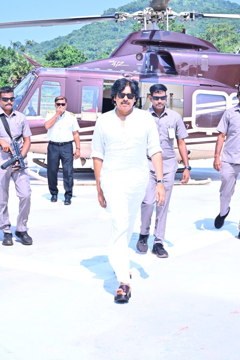 avsakhil01's tweet photo. స్ధానిక ఎన్నికల్లో తగ్గేదేలే అంటున్న సేనాని...

#JSP #JanaSena #PawanKalyan https://t.co/7UUfTH6mmS