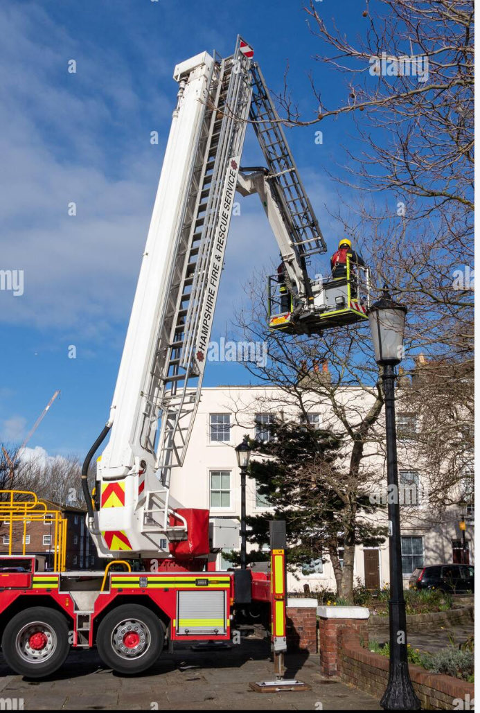 HubertNshuti's tweet photo. @allenkab33 I do not think a helicopter might have helped that much, unless you have people who are dangerously stranded on the rooftop, but a truck like this is very helpful for fire fighters to reach the level where there is fire, at GOICO it would have helped a lot! https://t.co/zChyCwEw2E