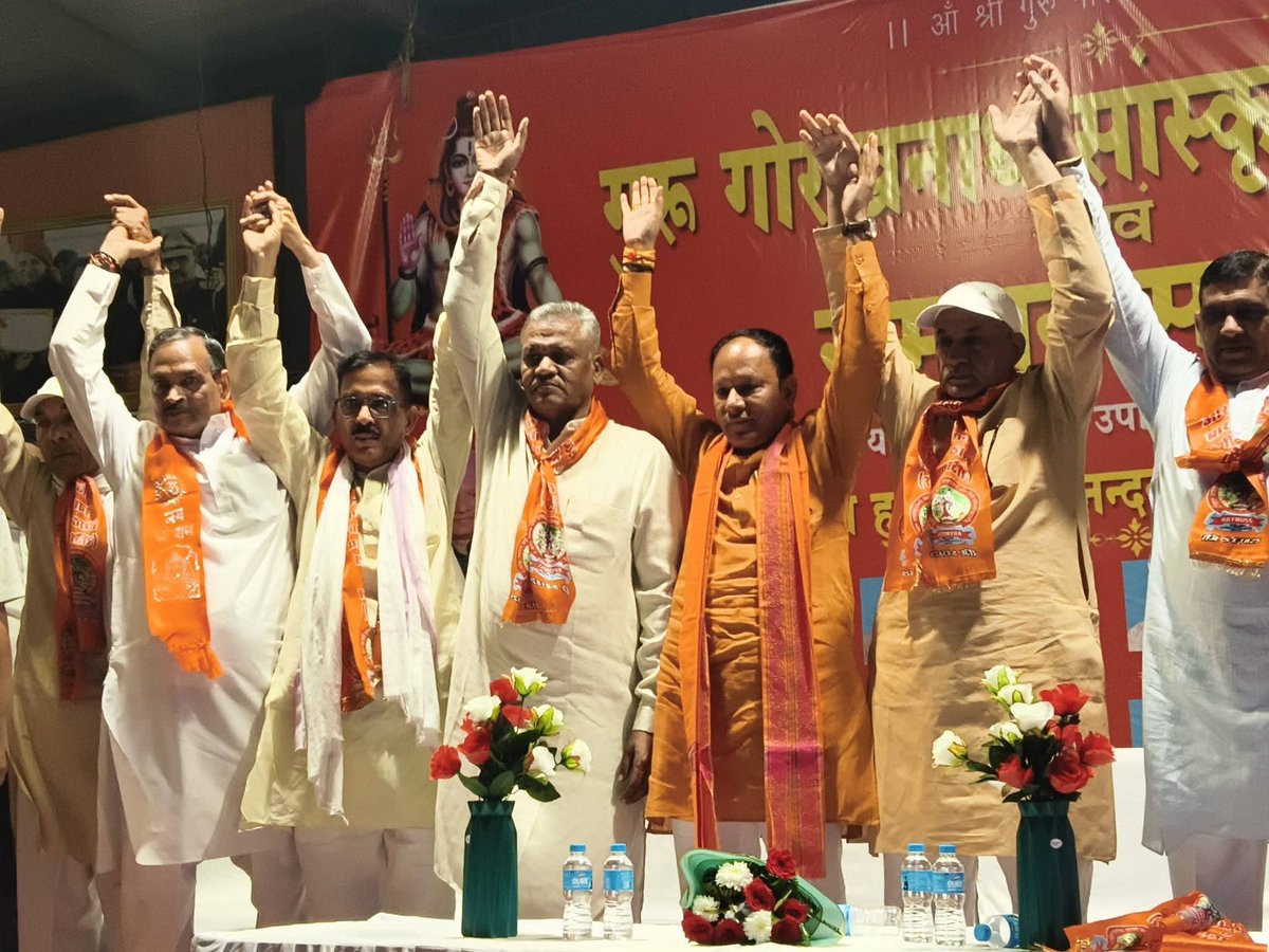 ChamanSingh1073's tweet photo. गुरु गोरखनाथ सांस्कृतिकउत्सवएवंसम्मानसमारोह करनाल में अपनेसमाजकीसम्मानित प्रतिभाओं जिसमेंमेधावी छात्र,छात्राओं,समाज केसमाजसेवीवसमाजकेसम्मानित बुजुर्गोंकेसम्मानसमारोह मेंउपस्थित होकर अपनेआपकोगोरवान्वित महसूस कर रहा हूं।कार्यक्रममेंआप सभी सम्मानित परिवारजनों का दिल से आभारएवं वंदन। https://t.co/vu6pc5BNKu