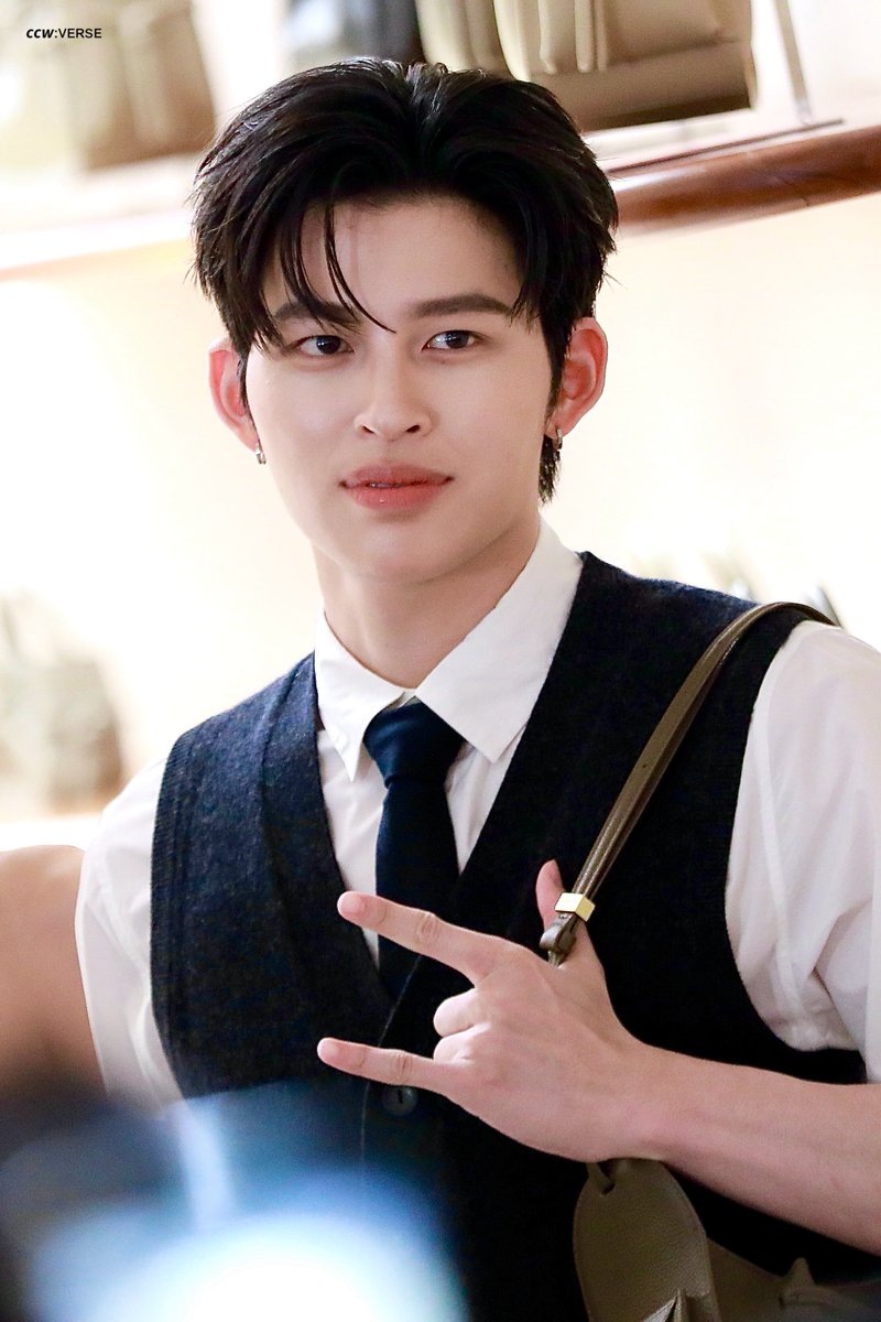 ccwverse's tweet photo. หล่อมากกกก 😭😭😭🤟🏻

POND AT FUNDAO ICONSIAM 

#FundaoxPond
#ppnaravit @ppnaravit https://t.co/dQevciBAg5